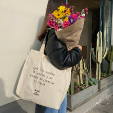 Cargar imagen en el visor de la galería, Tote Bag: Donde tu corazón es feliz
