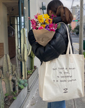 Cargar imagen en el visor de la galería, Tote Bag: Que todo lo bueno te siga
